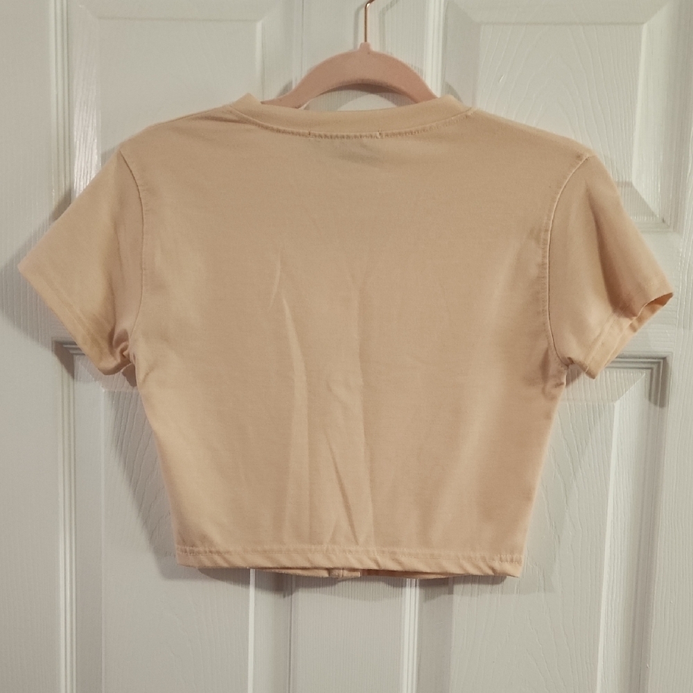 Missguided Peach Button-Front Cropped Tee with Logo Tag - Picture 2 of 8